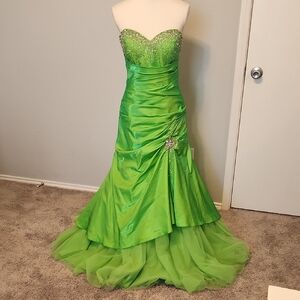 Stunning Green Strapless Gown for Prom